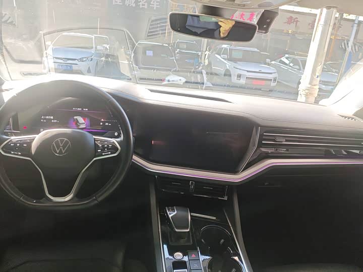 Фото 7 - Volkswagen Touareg