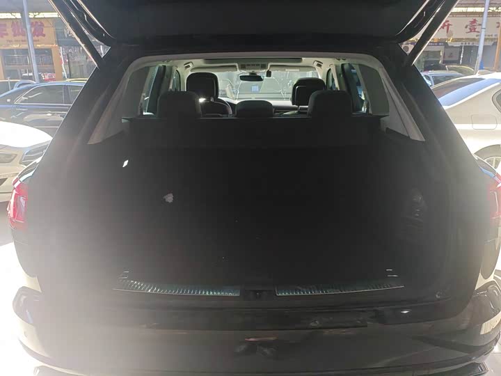 Фото 9 - Volkswagen Touareg