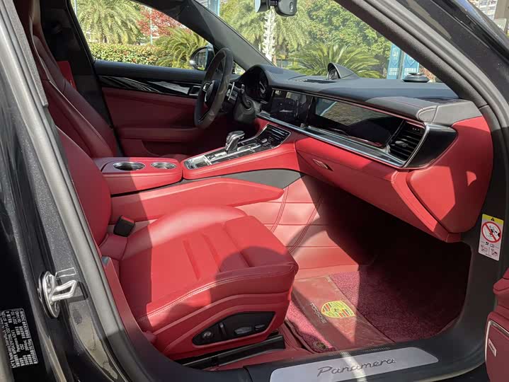 Фото 10 - Porsche Panamera