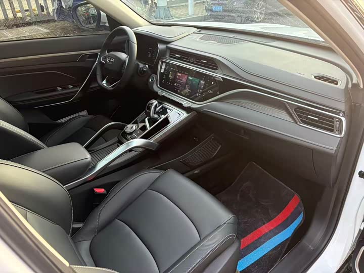 Фото 10 - Geely Atlas