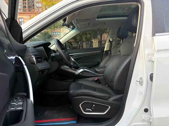 Фото 6 - Geely Atlas