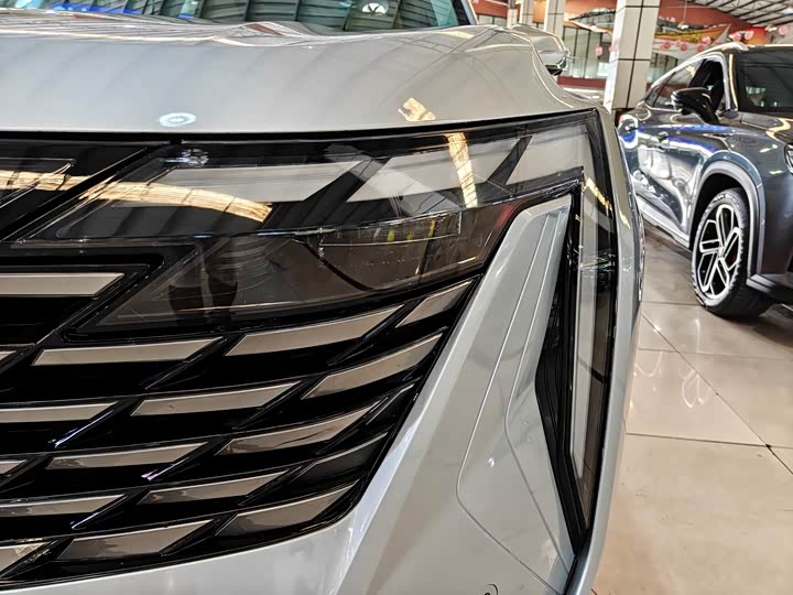 Фото 16 - Geely Atlas L