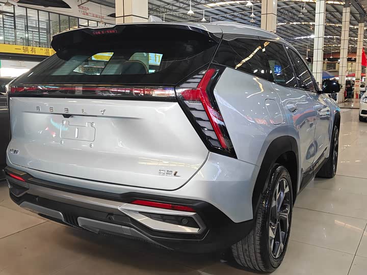 Фото 3 - Geely Atlas L