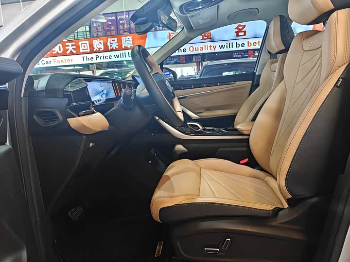 Фото 5 - Geely Atlas L