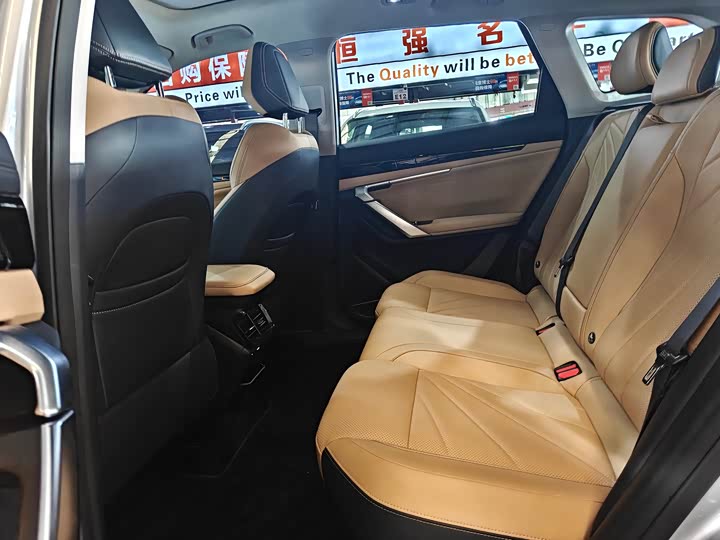 Фото 7 - Geely Atlas L