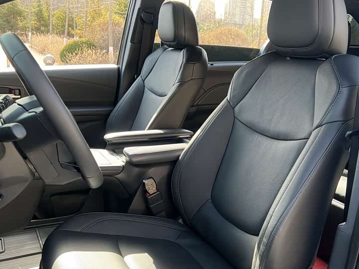 Фото 12 - Toyota Sienna