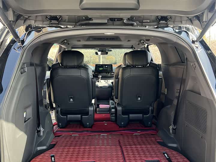 Фото 15 - Toyota Sienna