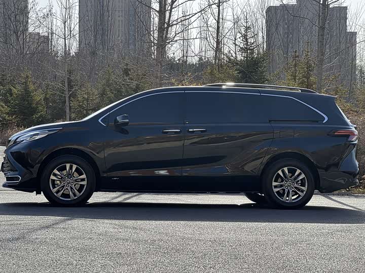 Фото 4 - Toyota Sienna