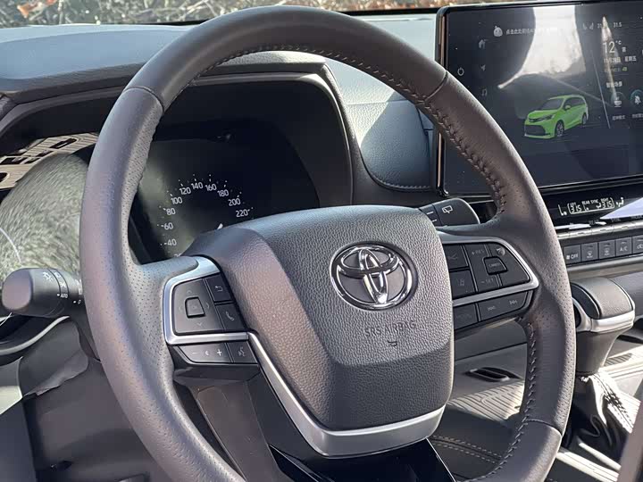 Фото 9 - Toyota Sienna