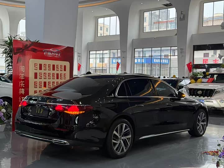 Фото 7 - Mercedes-Benz E-Class