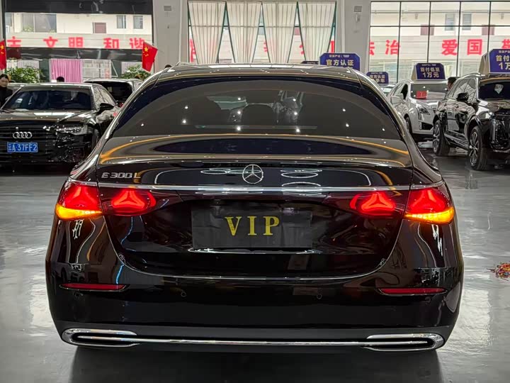 Фото 8 - Mercedes-Benz E-Class