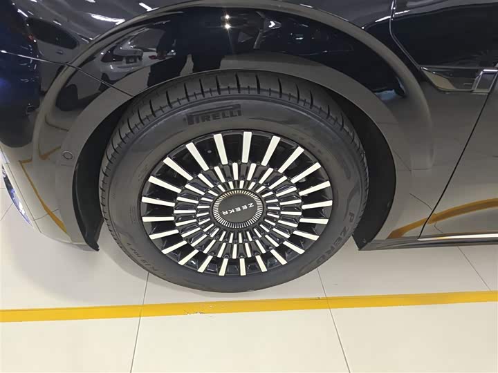 Фото 23 - Zeekr 009