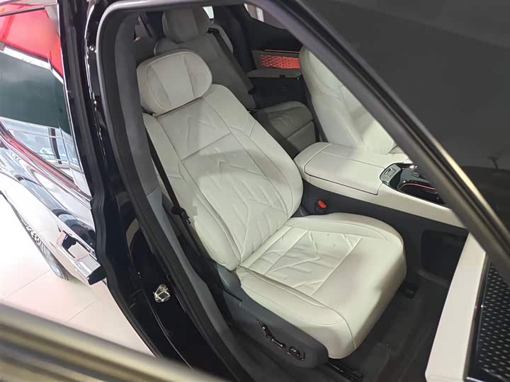 Фото 25 - Zeekr 009