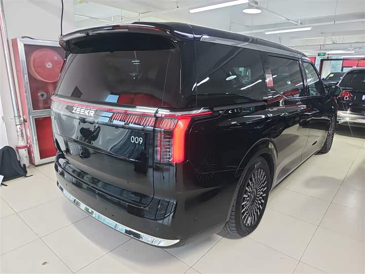 Фото 7 - Zeekr 009
