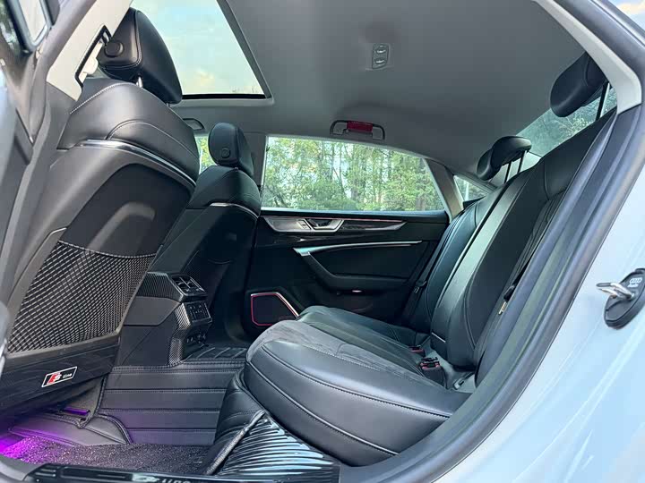 Фото 15 - Audi A7L