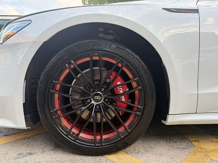 Фото 26 - Audi A7L