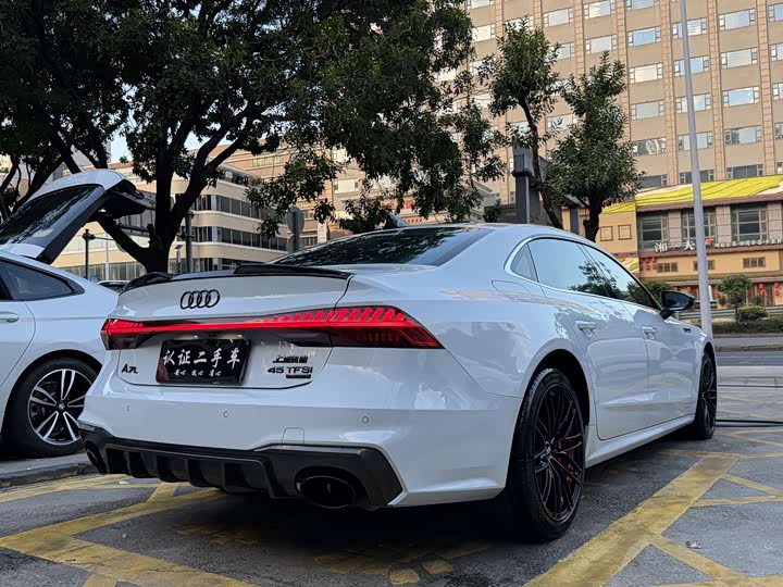 Фото 4 - Audi A7L