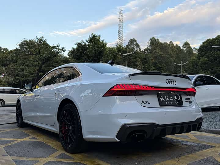 Фото 6 - Audi A7L