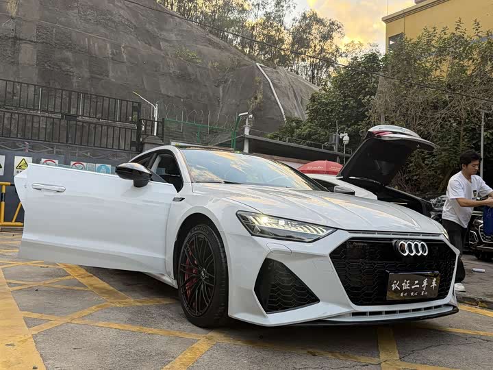 Фото 8 - Audi A7L