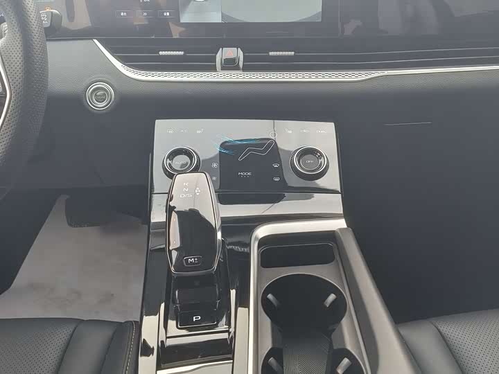 Фото 7 - Bestune B70