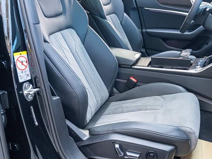 Фото 21 - Audi A6L