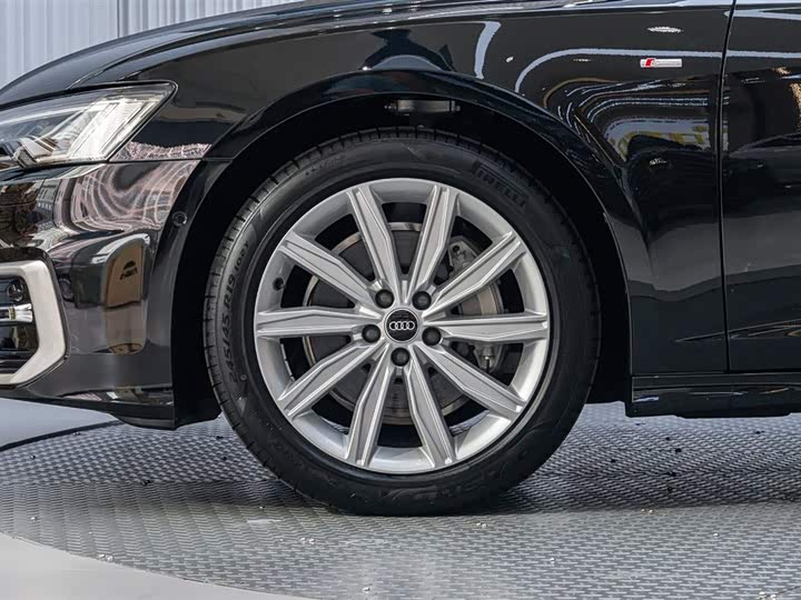 Фото 8 - Audi A6L