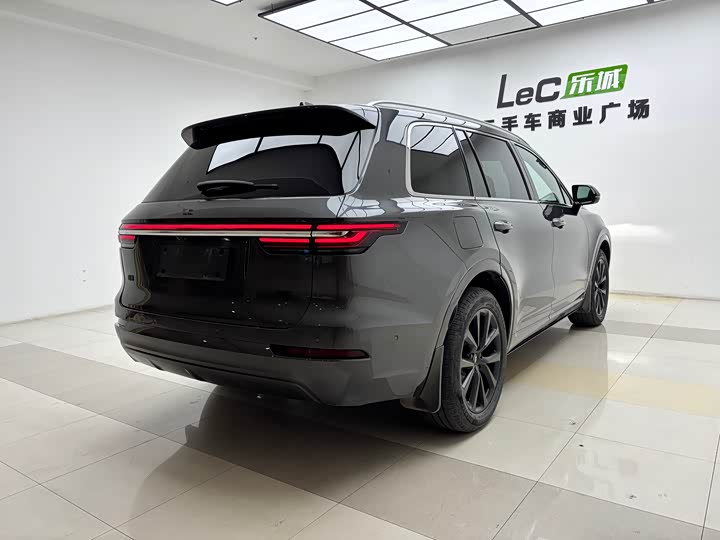 Фото 12 - LiXiang One