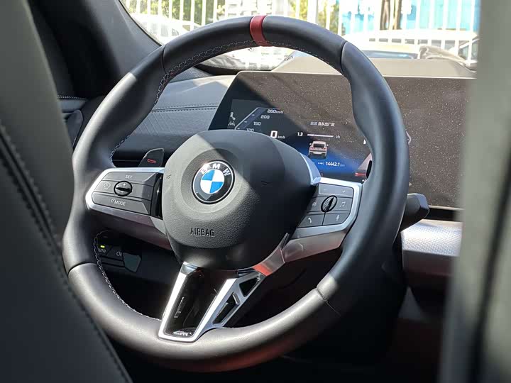 Фото 19 - BMW X2