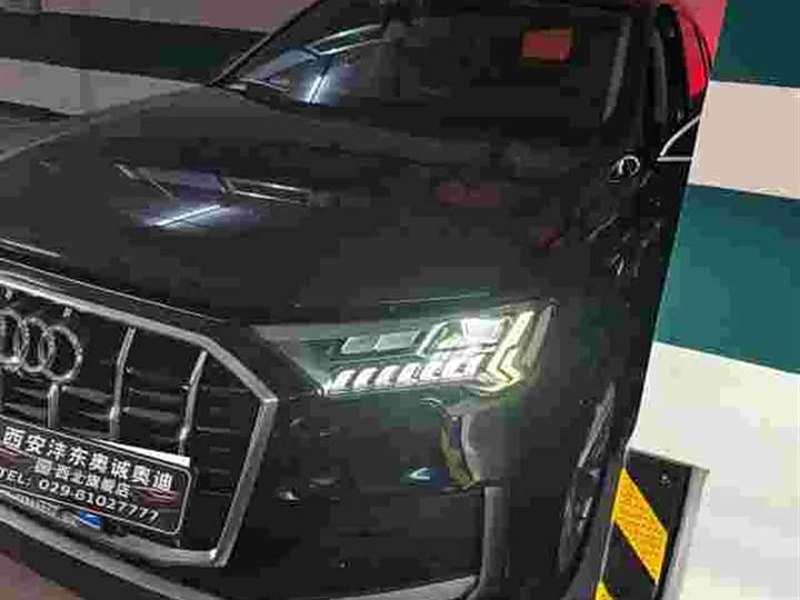 Фото 2 - Audi Q7