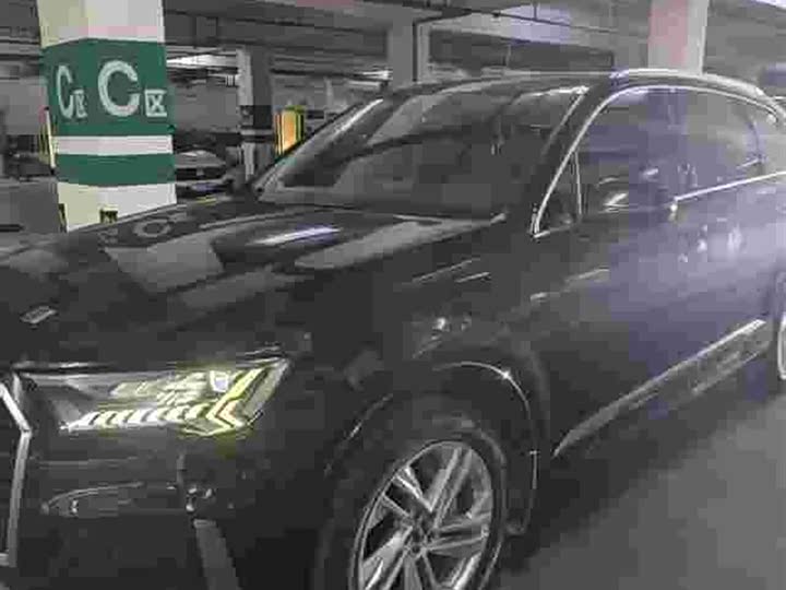 Фото 3 - Audi Q7