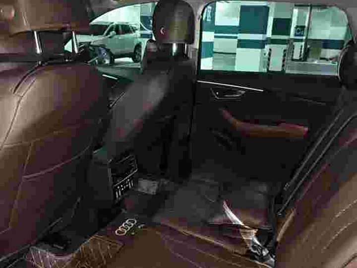 Фото 6 - Audi Q7