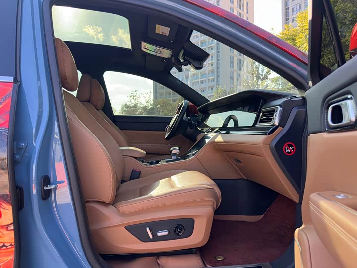 Фото 11 - LiXiang One