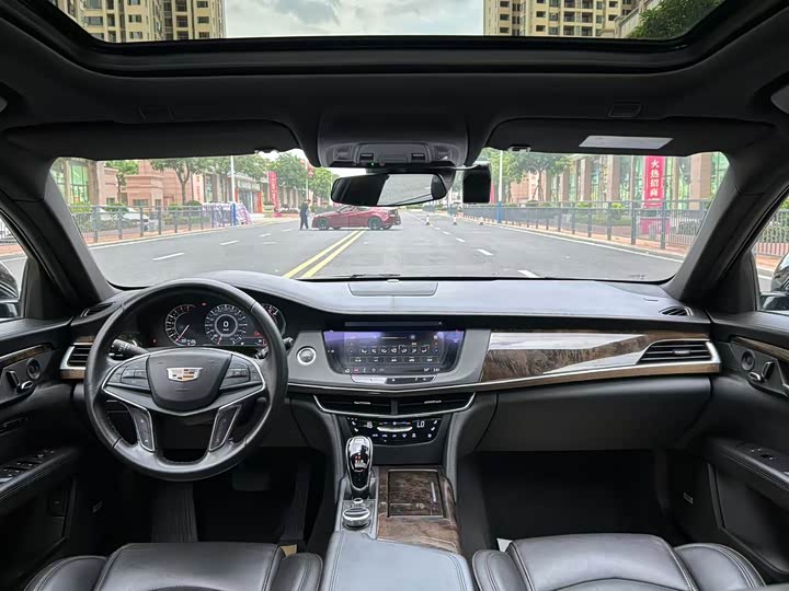 Фото 17 - Cadillac CT6