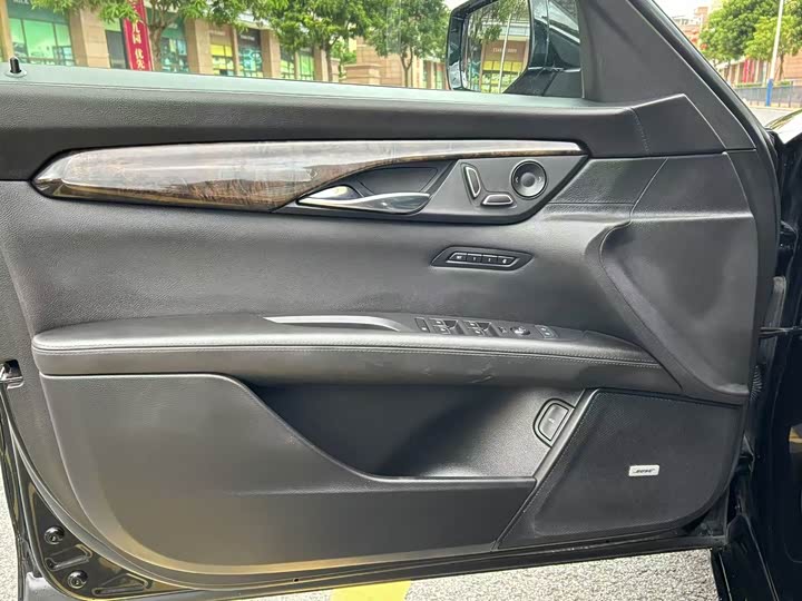 Фото 21 - Cadillac CT6