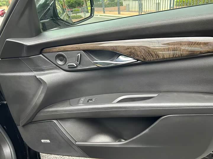 Фото 22 - Cadillac CT6