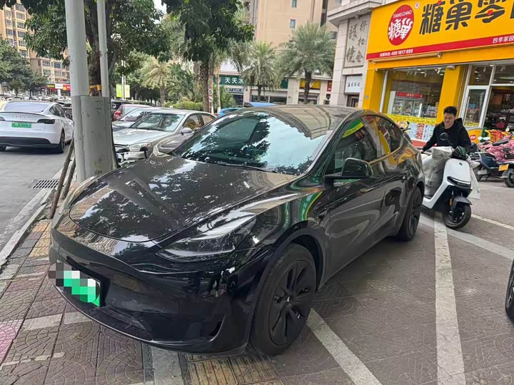 Фото 3 - Tesla Model Y