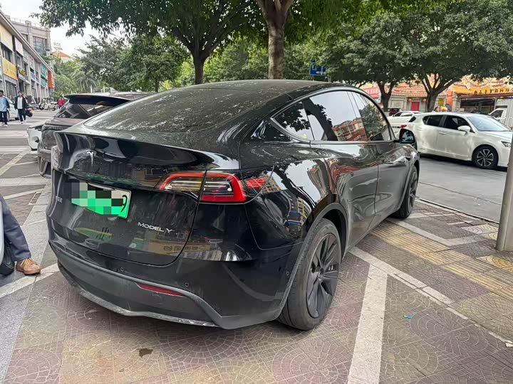 Фото 6 - Tesla Model Y