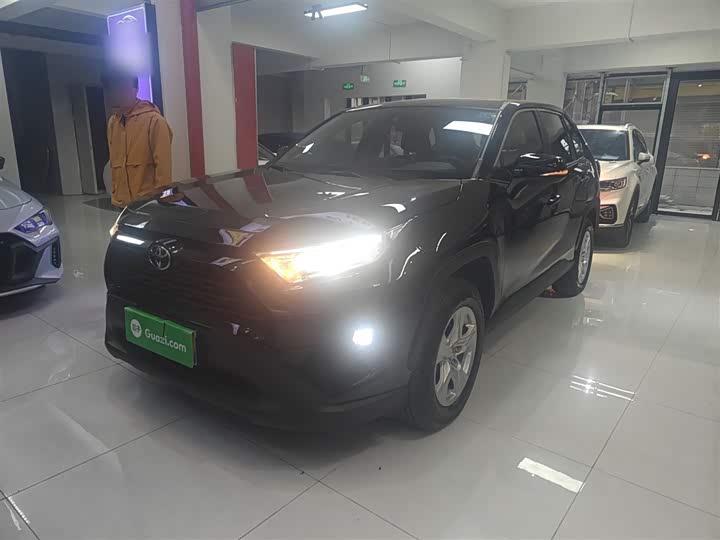 Фото 2 - Toyota RAV4
