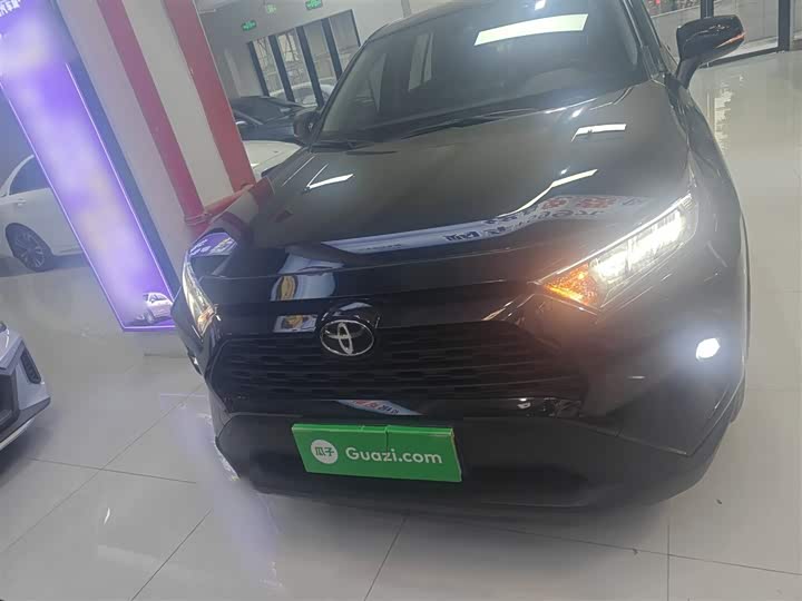 Фото 3 - Toyota RAV4