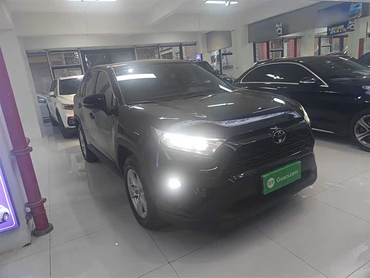 Фото 4 - Toyota RAV4