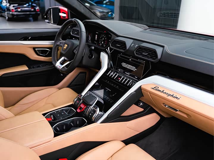 Фото 21 - Lamborghini Urus