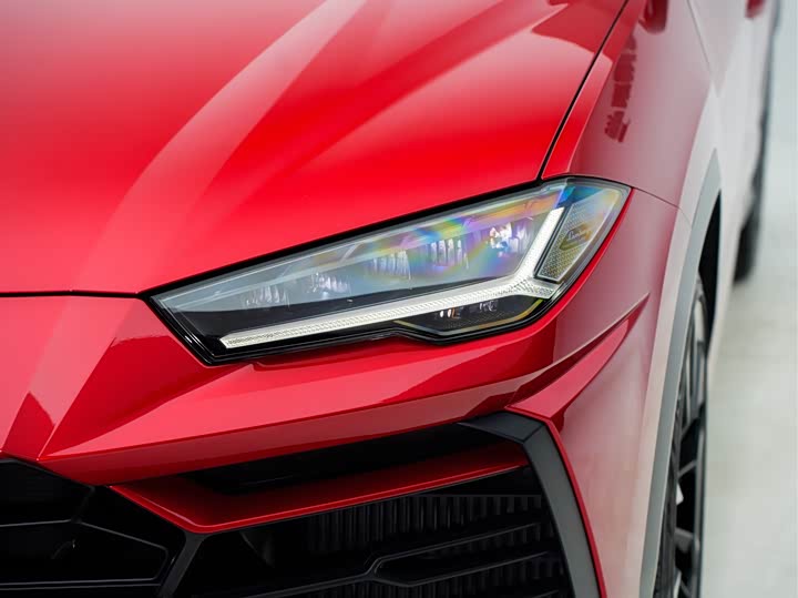 Фото 3 - Lamborghini Urus