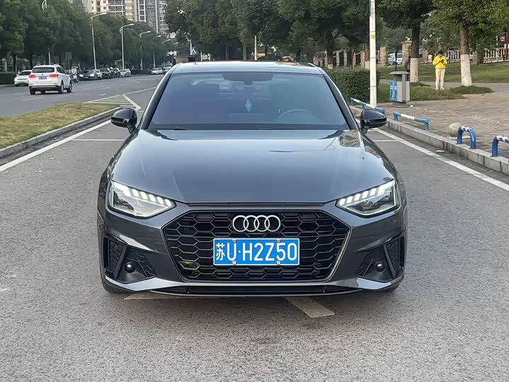 Фото 2 - Audi A4L