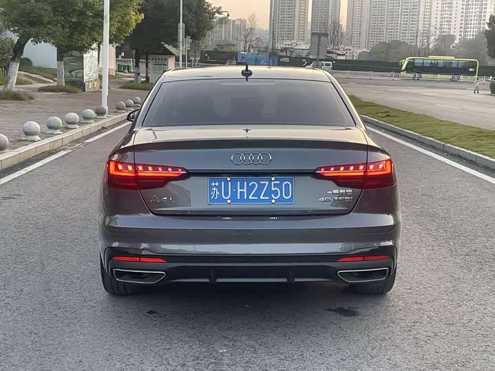 Фото 4 - Audi A4L