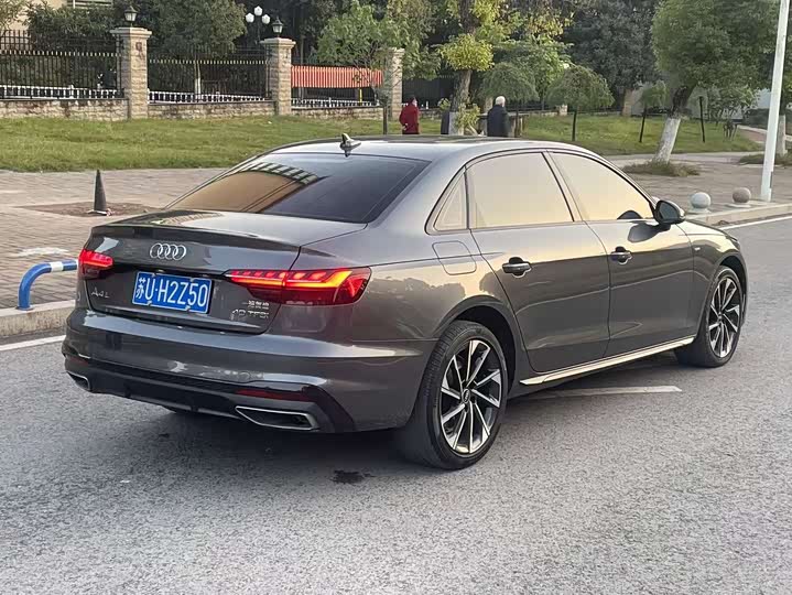 Фото 5 - Audi A4L