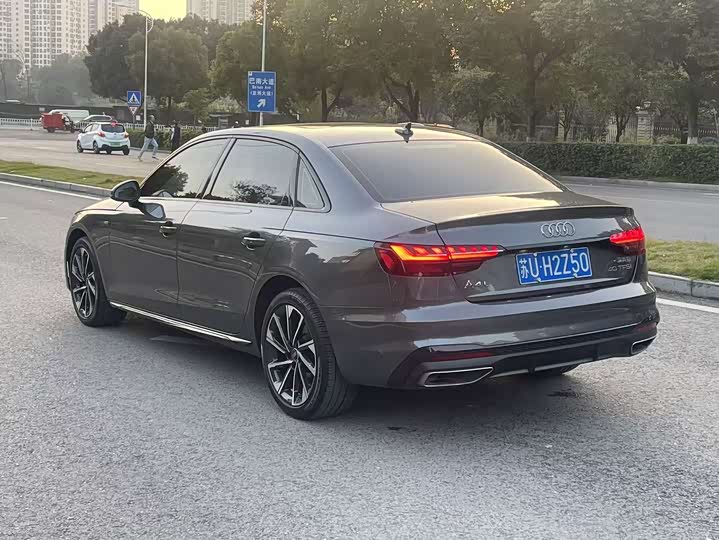 Фото 6 - Audi A4L