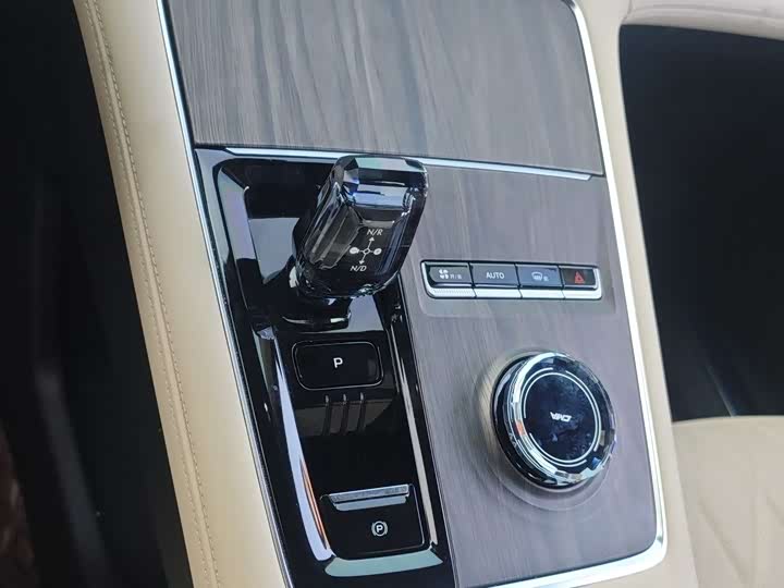 Фото 14 - Geely Monjaro