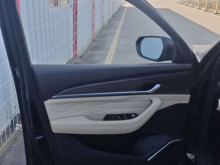 Фото 8 - Geely Monjaro