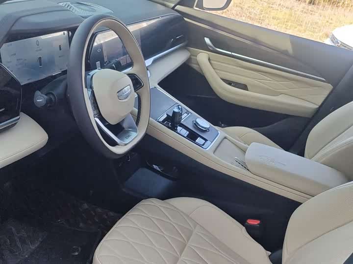 Фото 9 - Geely Monjaro