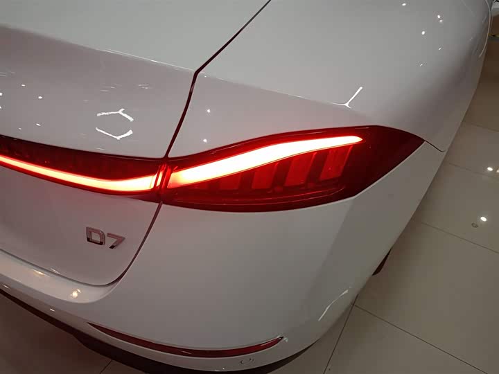 Фото 8 - Roewe D7